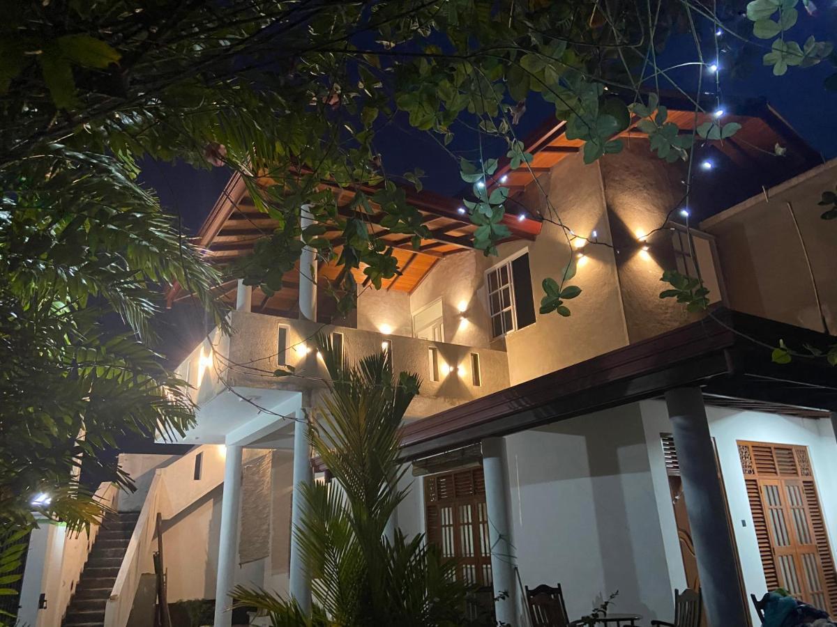 Mirissa Gold Rush Villa Buitenkant foto