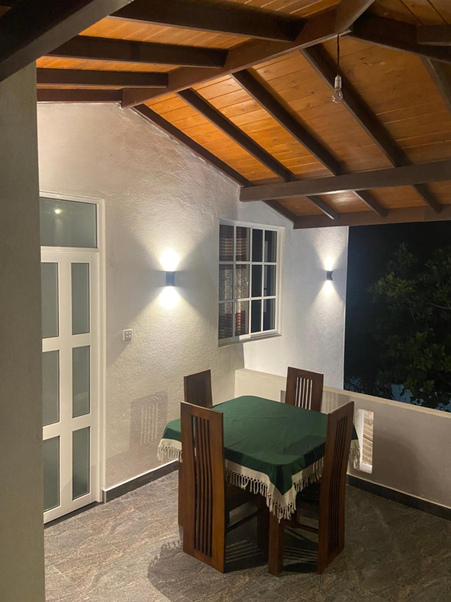 Mirissa Gold Rush Villa Buitenkant foto